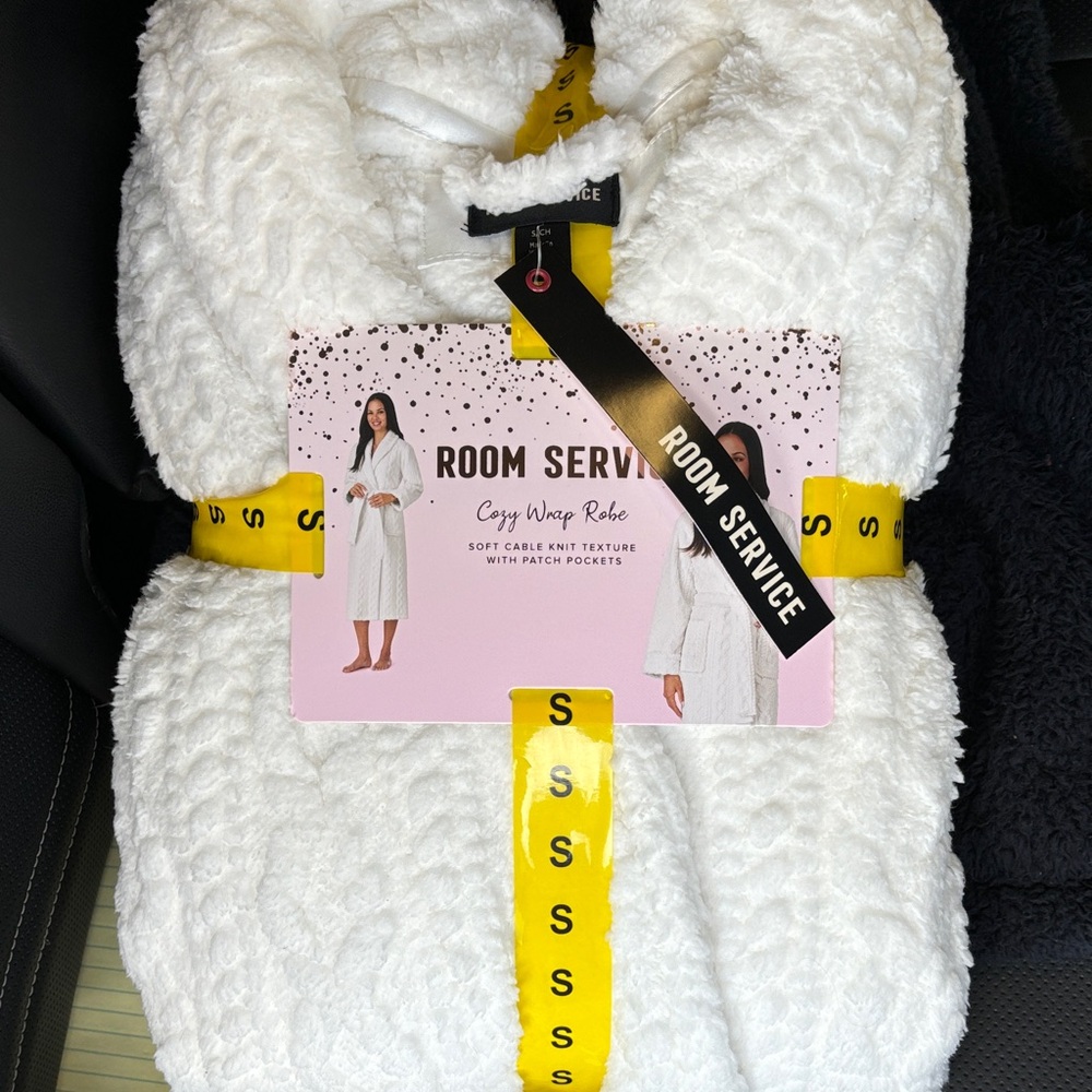 Women’s Cozy White Wrap Robe by Room Service size 2 small 1 large NWT